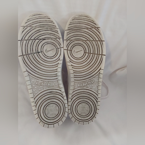 Nike Sneakers, Kids size 6.5Y White Nike All Day Athletic Sneakers - Picture 2 of 7